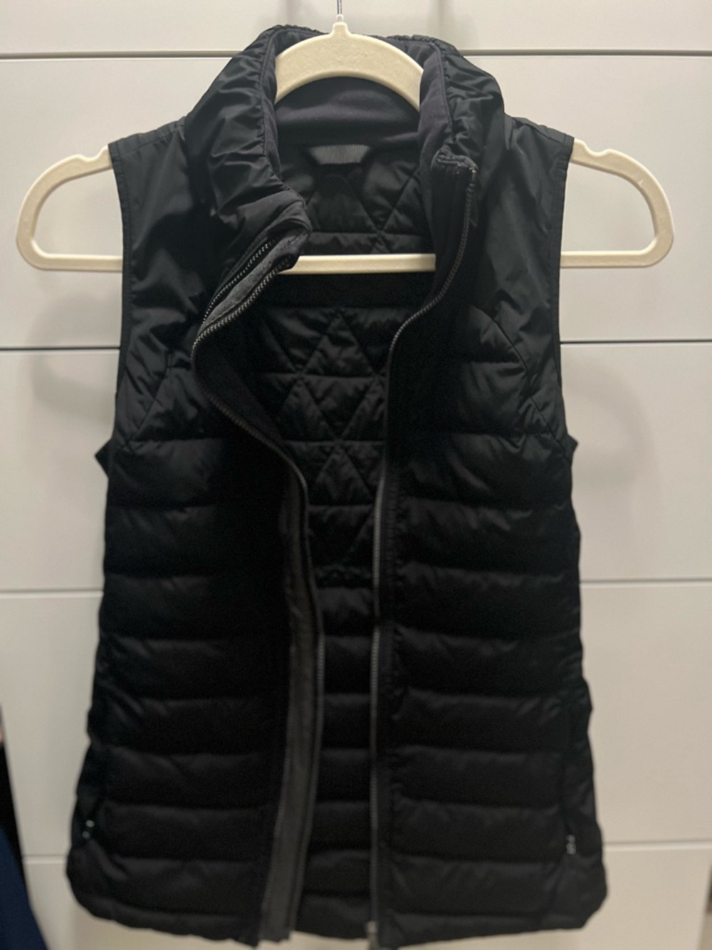Lululemon Women's Black Quilted Puffer Vest - Lightweight Layering